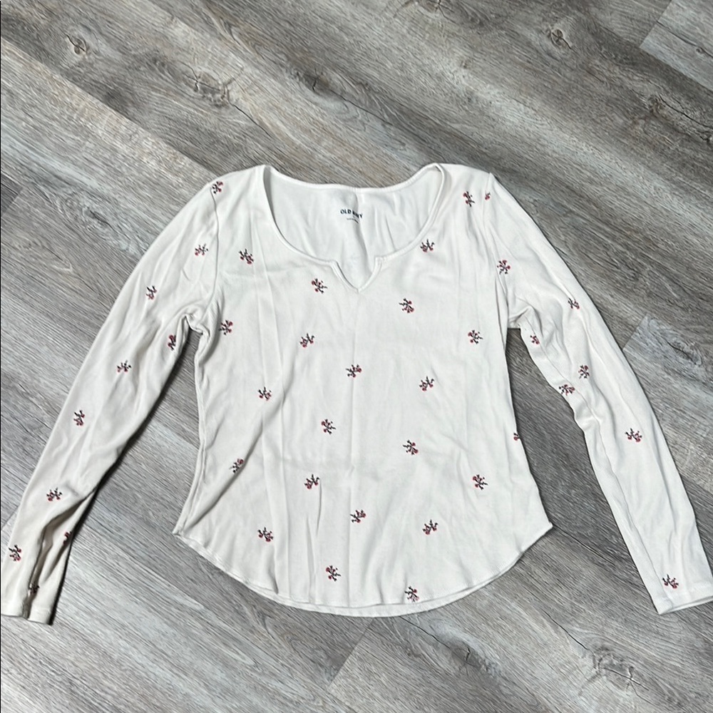 Old Navy Long Sleeve cream ribbed top with flower pattern